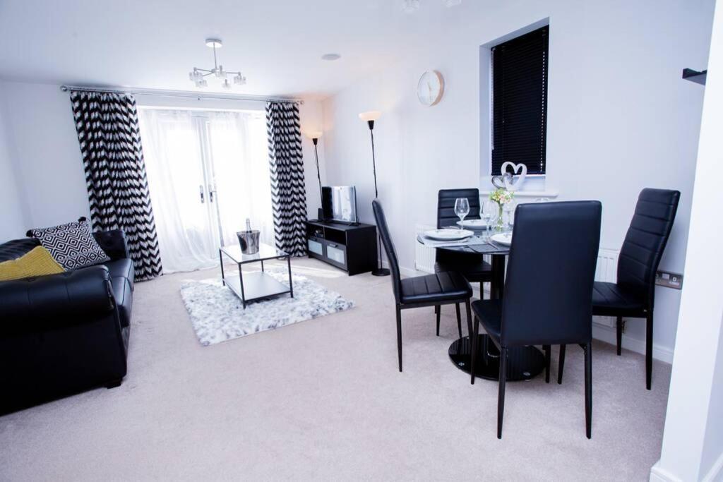 Mills Apartment - Two Bedroom En-Suite Apartment Northampton Exteriör bild