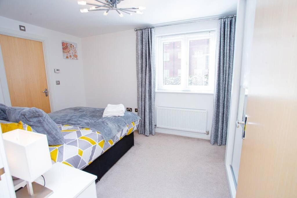 Mills Apartment - Two Bedroom En-Suite Apartment Northampton Exteriör bild