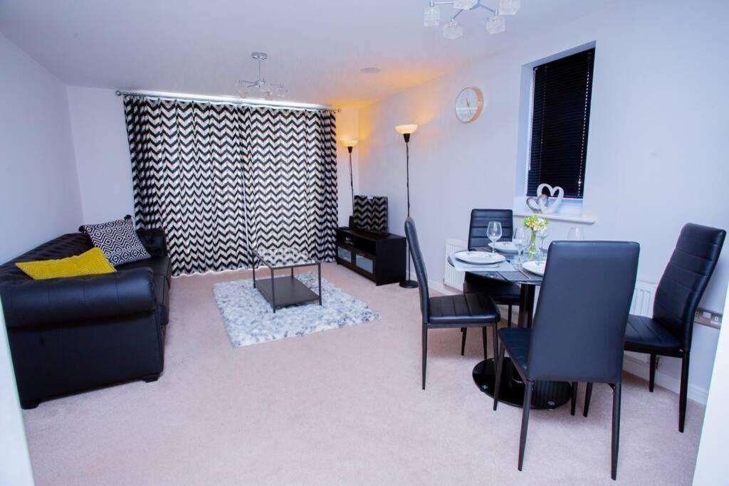 Mills Apartment - Two Bedroom En-Suite Apartment Northampton Exteriör bild