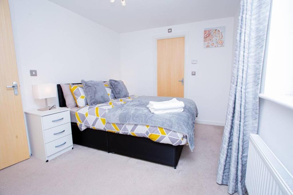 Mills Apartment - Two Bedroom En-Suite Apartment Northampton Exteriör bild
